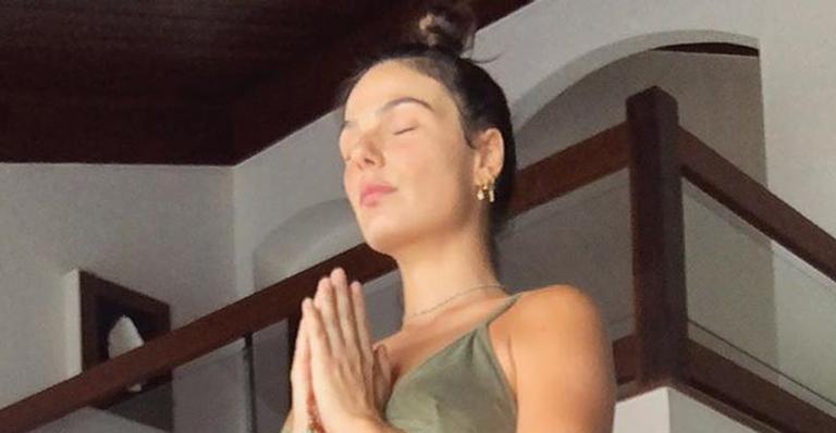 Com Rael, Isis Valverde retoma ioga após semanas sem praticar: ”Fiquei ansiosa e impaciente”