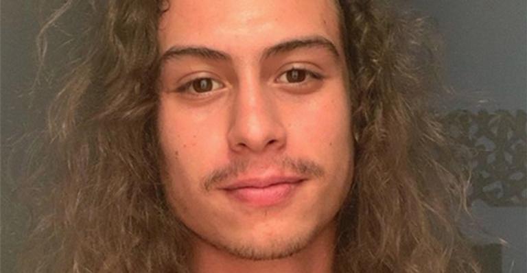 Francisco Vitti faz mudança radical após 3 anos deixando os cabelos crescerem