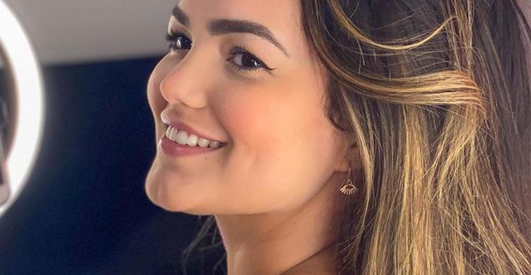 Filha de Kelly Key posa só de toalha e detalhe indiscreto rouba a cena: ”Só exibindo”