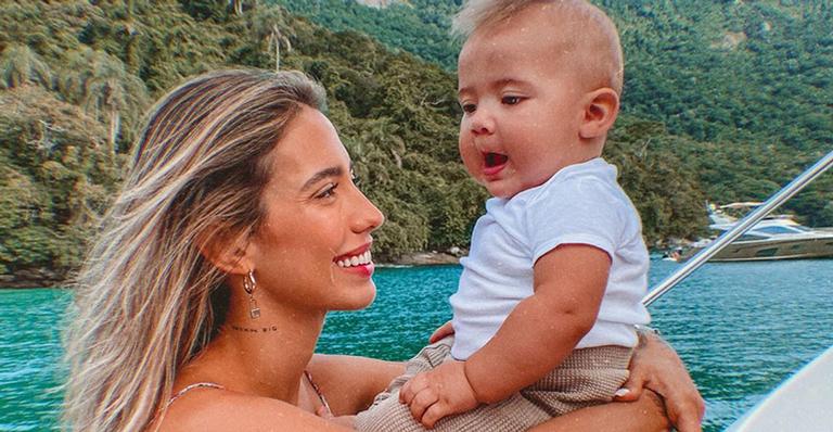Gabi Brandt encanta web ao mostrar careta do filho enquanto come açaí: ”Gelado”