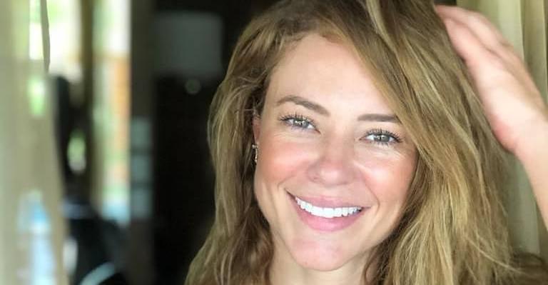 Paolla Oliveira resgata clique espontâneo de biquíni e ganha elogios dos fãs