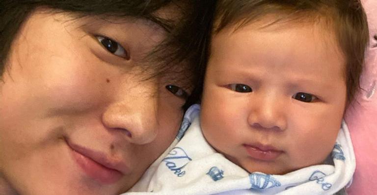 Pyong Lee mostra conversa com filho e se surpreende com ‘primeira’ palavra formada