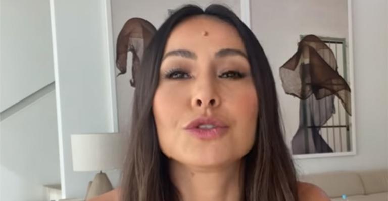 Sabrina Sato exibe detalhes do apartamento milionário em que mora com a família