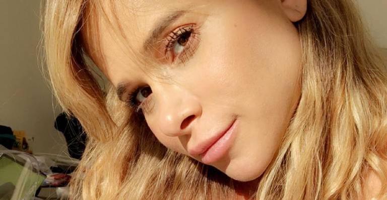 Dany Bananinha é criticada por deixar cadela e filha juntas e rebate: ”Maluca”