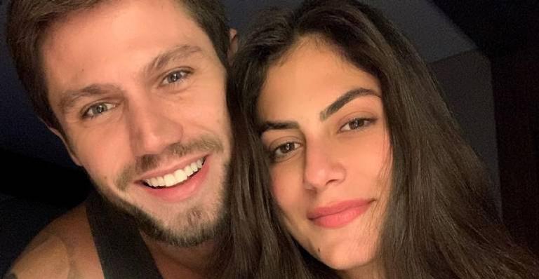 Mari Gonzalez surge coladinha em Jonas Sulzbach e faz declaração de amor