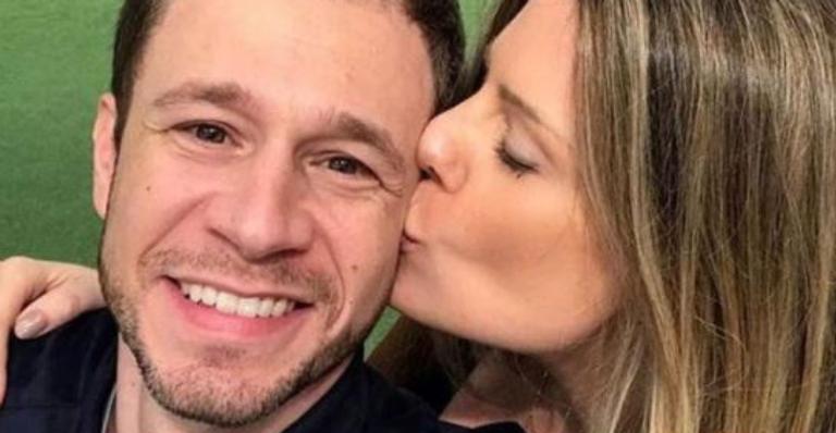 Esposa de Tiago Leifert comenta primeira gestação: ”Amando viver esse momento”