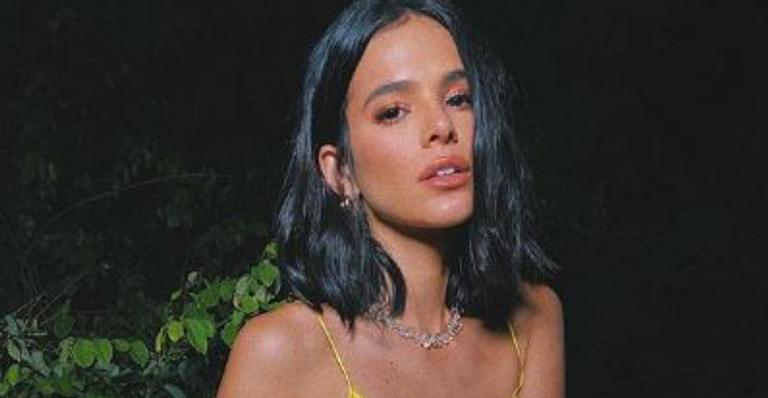 Bruna Marquezine sensualiza de biquíni e ostenta barriguinha perfeita: ”Maravilhosa!”