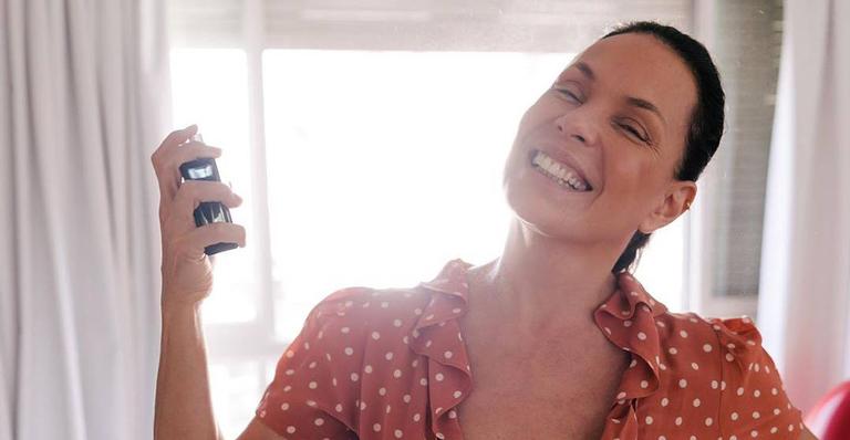 Carolina Ferraz tira o dia para passear com seus pets e faz um texto sobre o assunto