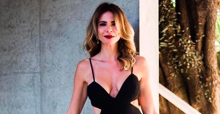 Luciana Gimenez aposta em lingerie e saia transparente e fãs comentam: ”Dois metros de perna”