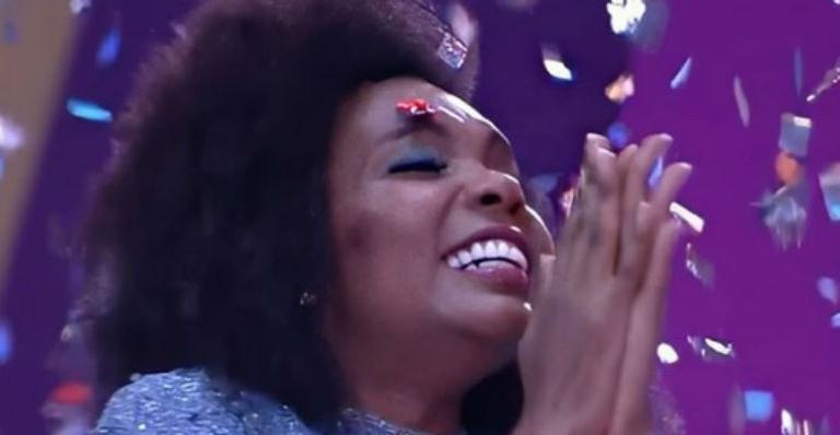 Ex-BBB Thelma comemora 1 semana de sua vitória e faz relato emocionante