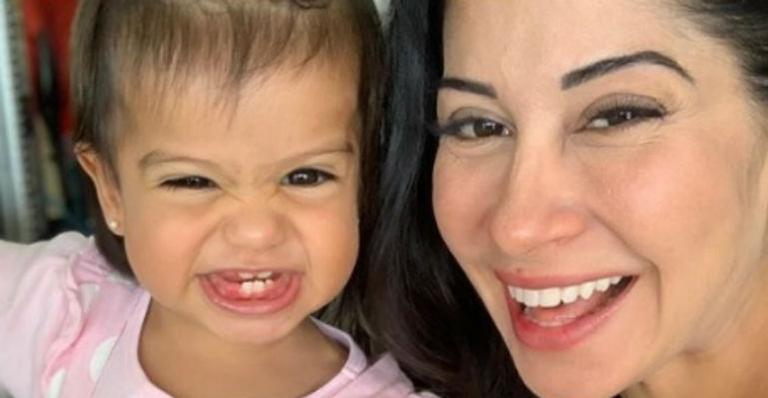 Mayra Cardi surge grudada na filha em clique fofíssimo e encanta: “Foto mais linda”