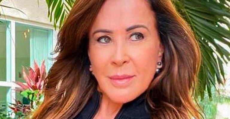 Zilu Camargo surge com vestido rendado transparente e deixa contorno do bumbum à mostra: ”Divinamente linda”