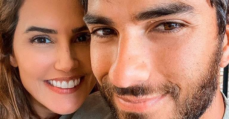 Deborah Secco se diverte ao lado do marido, Hugo Moura, com desafio ‘quem ama mais’