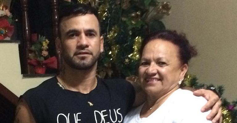 Ex-BBB Hadson Nery revela drama da mãe com suspeita de COVID-19: ”Os hospitais estão um caos”