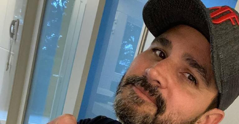 Em quarentena, Luciano Camargo faz passeio de bicicleta com a esposa e as filhas