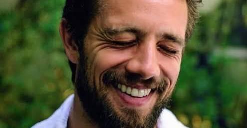 Rafael Cardoso se emociona ao declarar todo seu amor pela esposa e filhos: ‘Meu porto seguro’