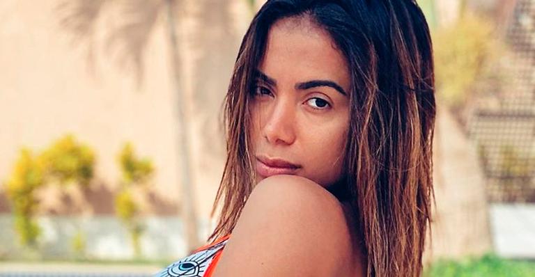 Anitta apaga ex-marido de foto e seguidores apoiam: ”E tá errada?”