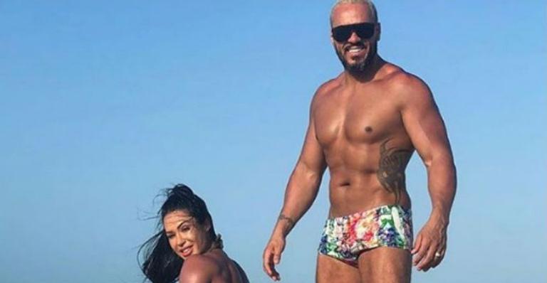 Belo e Gracyanne Barbosa exibem curvas imensas em clique nas redes: “No shape”