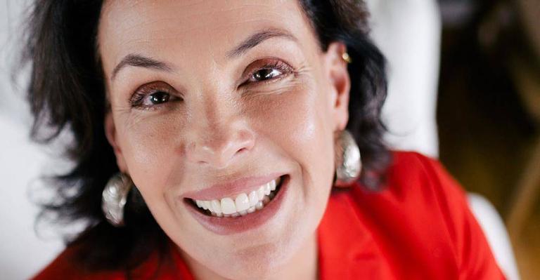 Carolina Ferraz posa coladinha da mãe e presta linda a ela e a suas irmãs: ‘Saudade de abraçar e apertar muito’