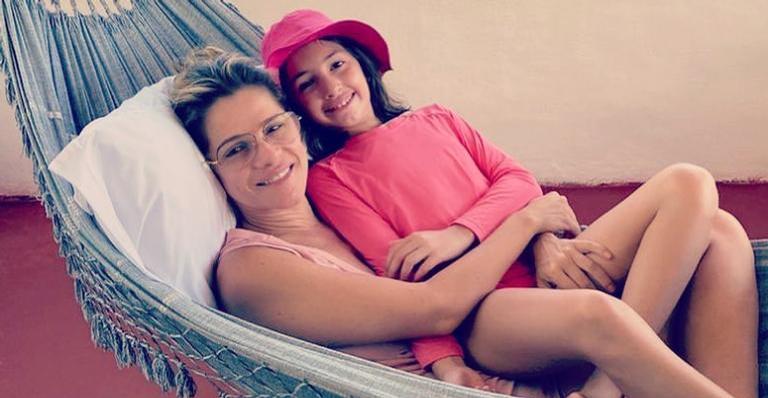 Ingrid Guimarães encanta ao mostrar filha ajudando ela no trabalho: “A gente se reinventa”