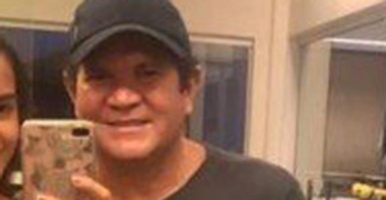 Mais magro, Ximbinha surge malhando com a esposa sarada em sua mansão