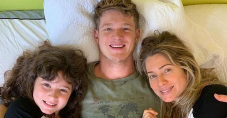 Letícia Spiller surge em momento família e encanta internautas: “Lindos de todas as formas”