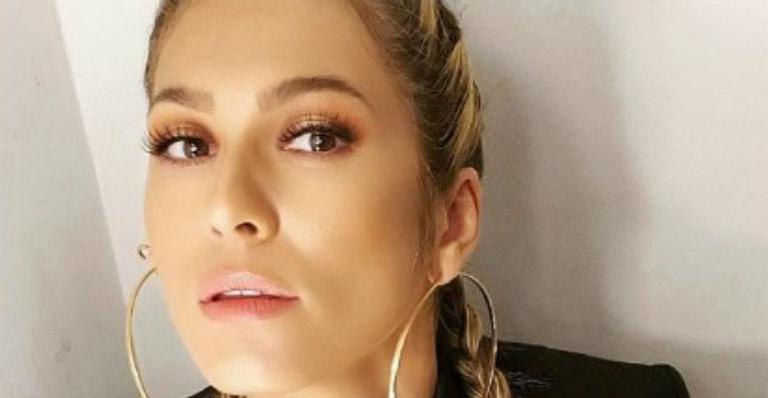 Lívia Andrade faz carão e surge com decote profundo nas redes: “Que ousadia”