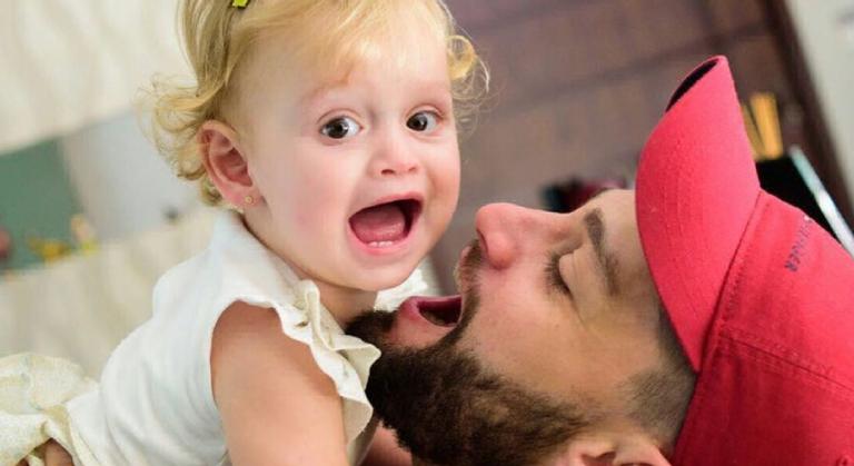 Sertanejo Munhoz posta fotos inéditas para celebrar aniversário da filha: “Como passa rápido!”