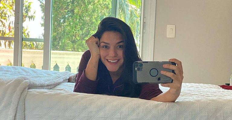 Thais Fersoza enche a web de amor com vídeo da família anunciando live para o Dia das Mães