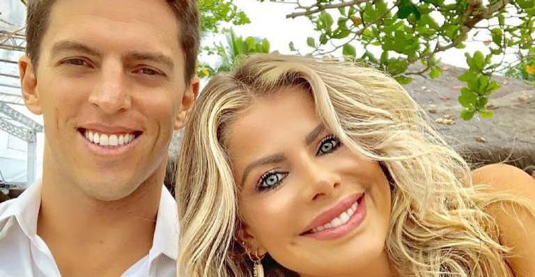 Karina Bacchi recebe homenagem emocionante do marido, Amaury Nunes