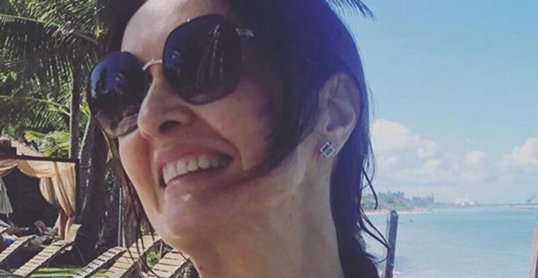 Fátima Bernardes é clicada pelo namorado e exibe corpo real em fotos de biquíni: ”Corpão”