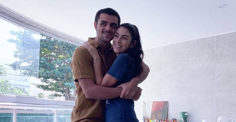 Esposa de Felipe Simas compartilha momento de diversão da família: ”Quarentena”