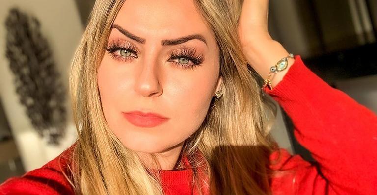 Unhas do pé da ex-BBB Paula von Sperling deixam fãs aflitos e ela se explica: ”Eu fui lá e quebrei’