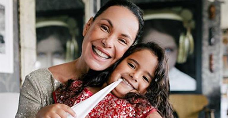 Carolina Ferraz relata acidente grave da filha de cinco anos em casa: ”Sangue começou a sair”