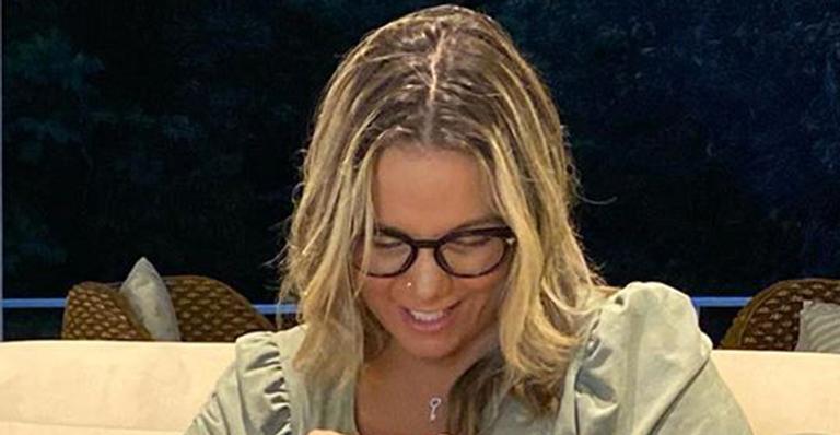 Carla Perez acorda abatida no dia das mães e agradece carinho dos filhos: ”Me alegraram”