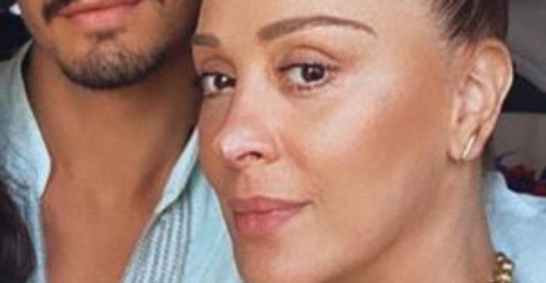 Claudia Raia reúne os filhos em clique especial e dá surra de beleza na web: ”Que genética!”