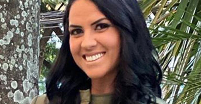 Graciele Lacerda elege look curtíssimo e com pegada militar para live do marido: ”Eu amei”