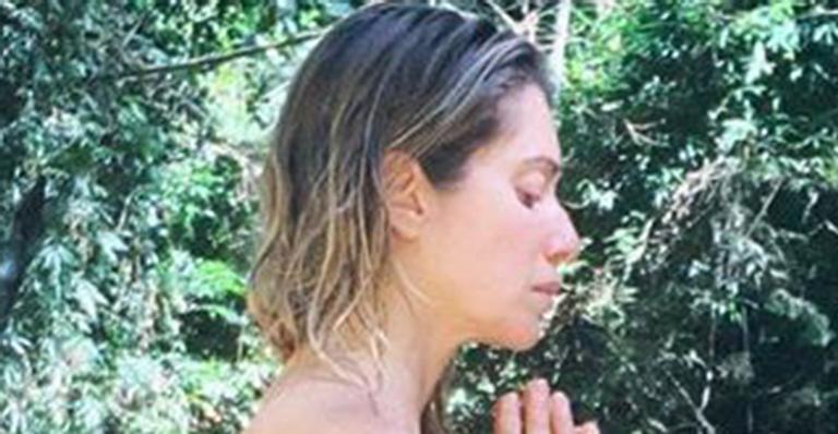 Letícia Spiller posa de topless e exibe corpo em forma aos 46 anos: ”Maravilhosa”