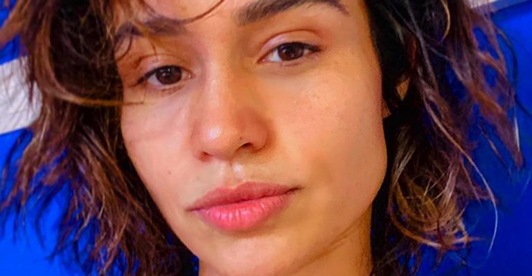 Nanda Costa surge no colo de Regina Casé se derrete: ”Saudades da dona Lurdes”