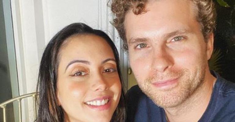Thiago Fragoso divide clique especial da esposa com o recém-nascido e web impressiona: ”Que cabeludinho!”