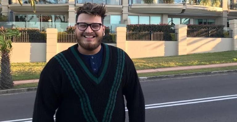 Ex-BBB Victor Hugo radicaliza e surge com visual totalmente novo: ”Combina com você”