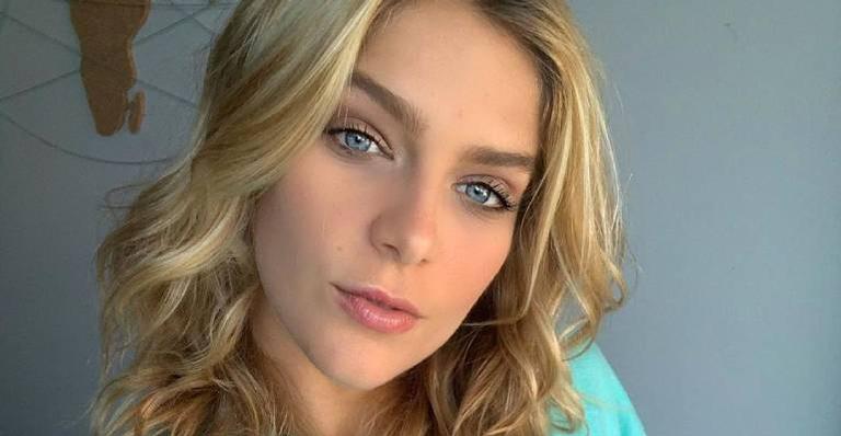 Isabella Santoni fala sobre barreiras na infância que a impediram de cantar: ”Estou vencendo”