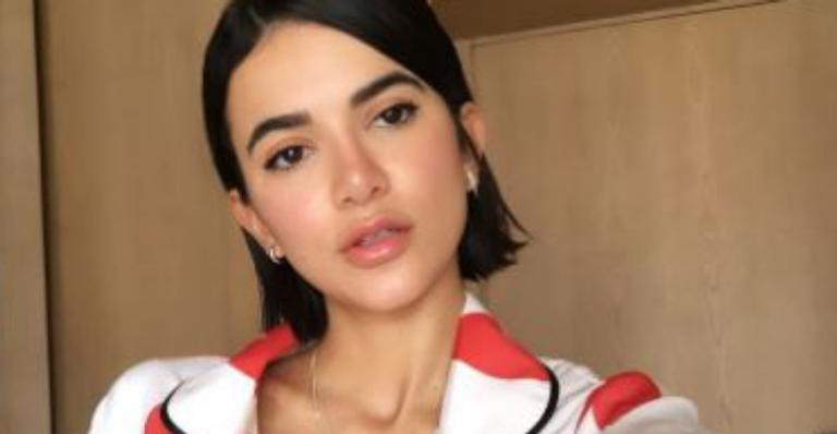 Ex-BBB Manu Gavassi sensualiza com pijama decotado e beleza impressiona: ”Perfeita”