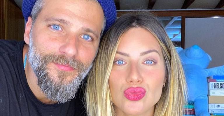 Giovanna Ewbank faz topless e exibe barrigão na reta final de sua gravidez