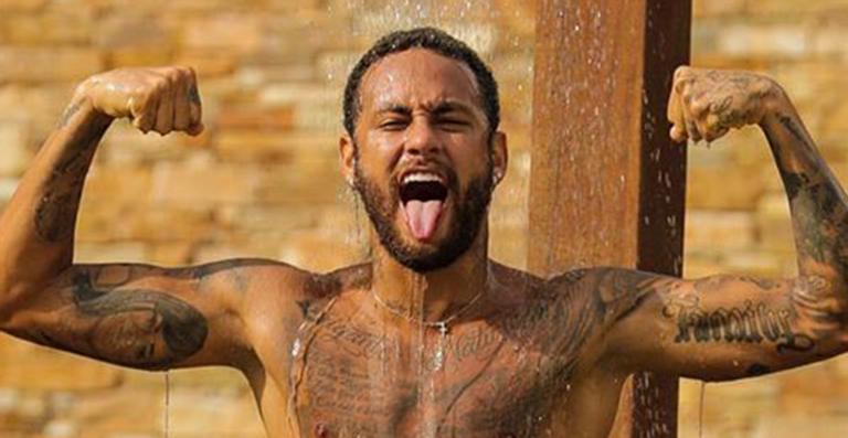 Neymar fura quarentena ao ganhar companhia de mulheres em sua mansão no RJ