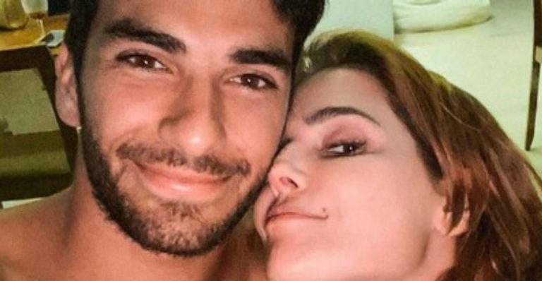 Deborah Secco registra momento de soneca do maridão e brinca: “Descanso do guerreiro”