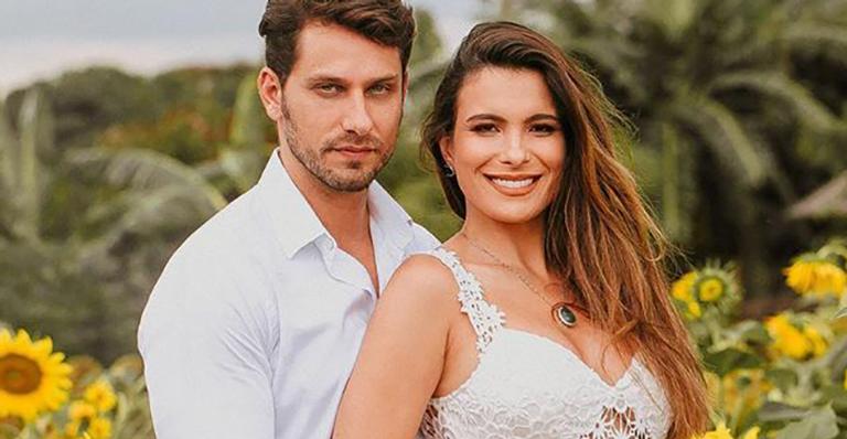 Ex-BBB Kamilla Salgado faz ensaio fotográfico nu e deixa barrigão de grávida à mostra