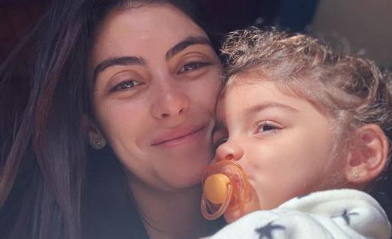 Mariana Uhlmann fala sobre características da filha e encanta: “Olhar doce e carinha de decidida”