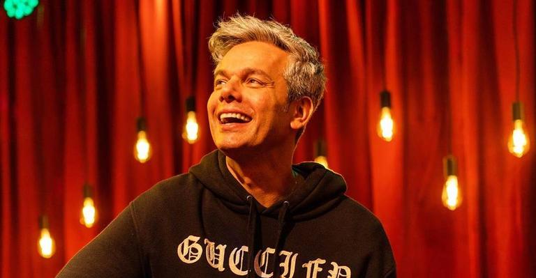 Otaviano Costa posta foto quando solteiro ao lado de uma de suas maiores paixões