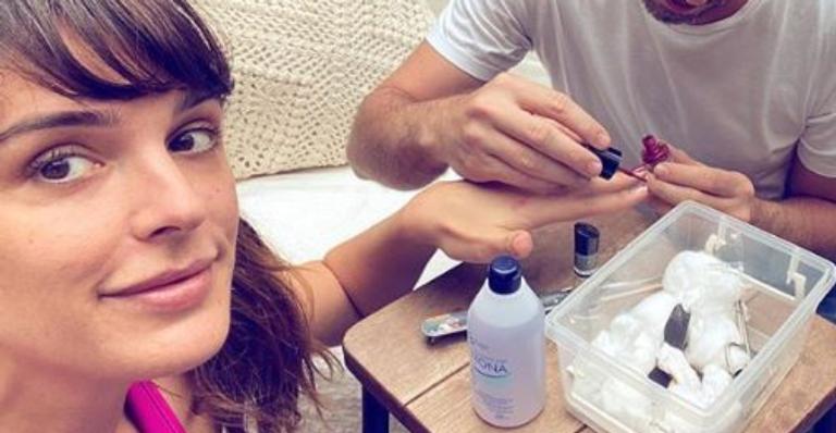 Rafa Brites ganha sessão de manicure do marido e se surpreende: ”Descobrimos uma nova vocação”